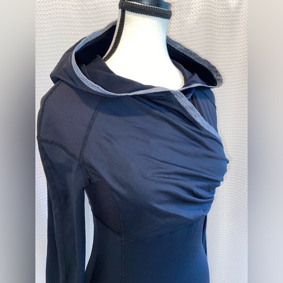 Women’s LULULEMON ATHLETICA Run Cross Train Pullover size 4 - Picture 5 of 16